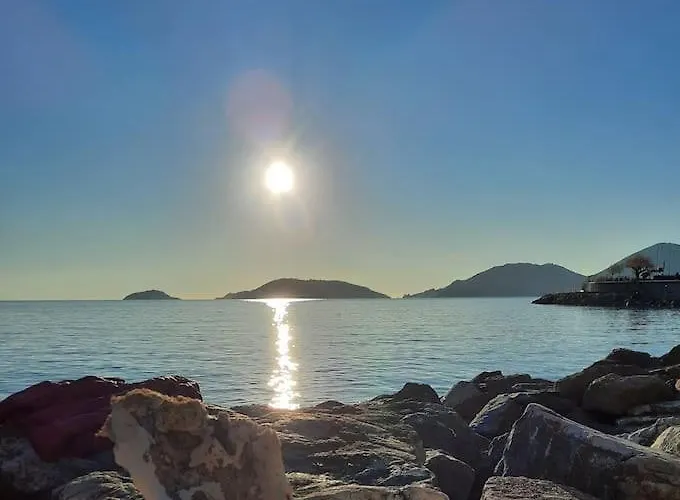 La Terrazza Sul Golfo Dei Poeti Con Vista Mare Lägenhet Pitelli